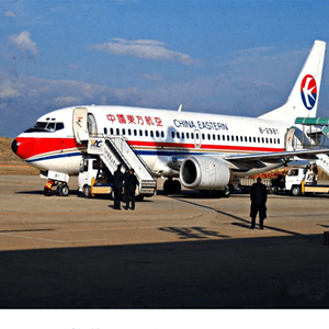 新桥航空空运航空快运业稳步发展的原因是什么？